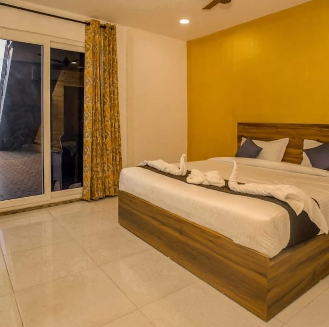 Sunrise yellow room